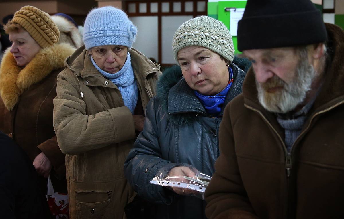 Пенсионеры в нищете. Нищие пенсионеры. Ярмарка вакансий для пожилых.